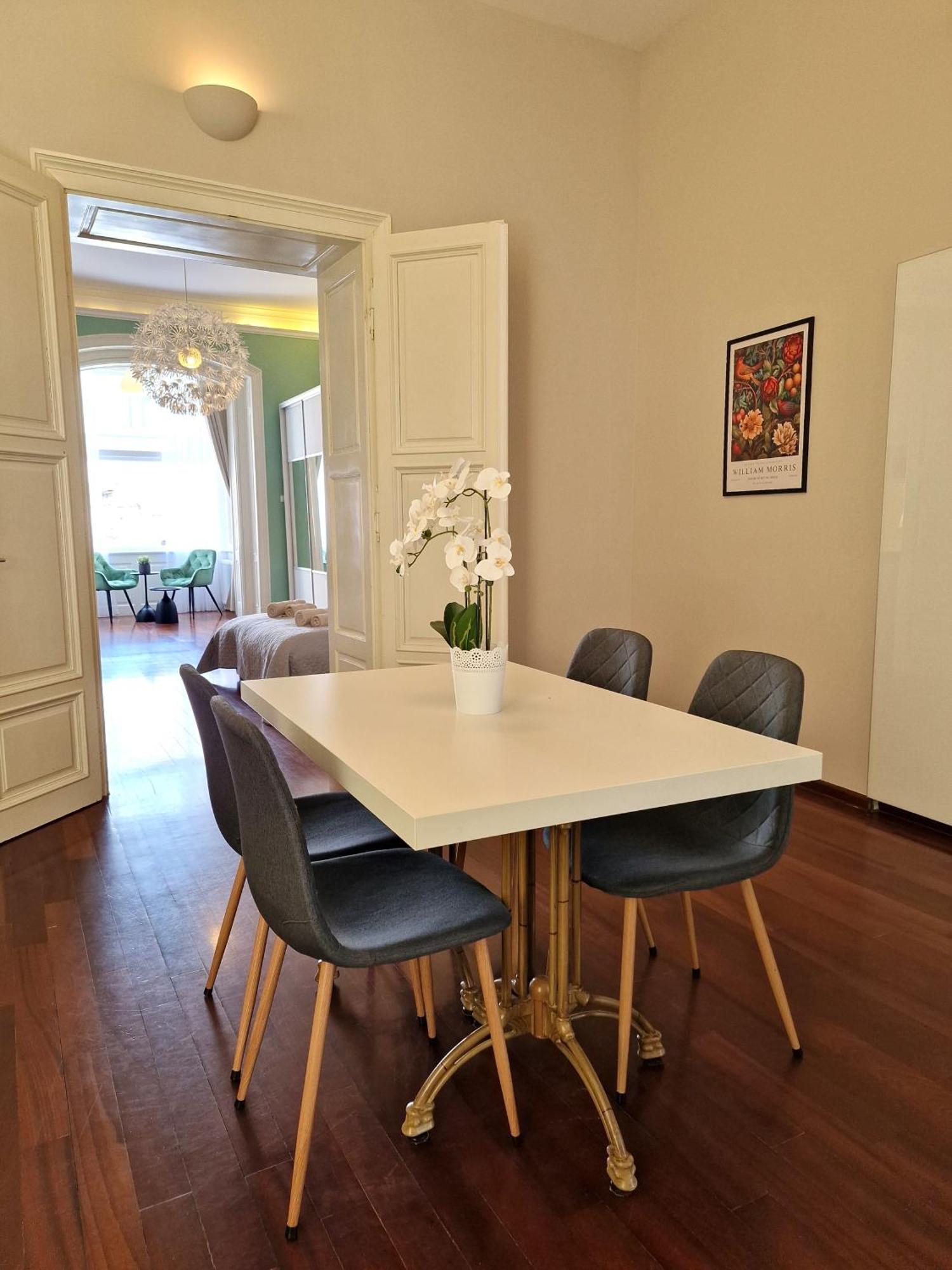 Apartment Exclusive View Cvjetni Trg ซาเกร็บ ภายนอก รูปภาพ